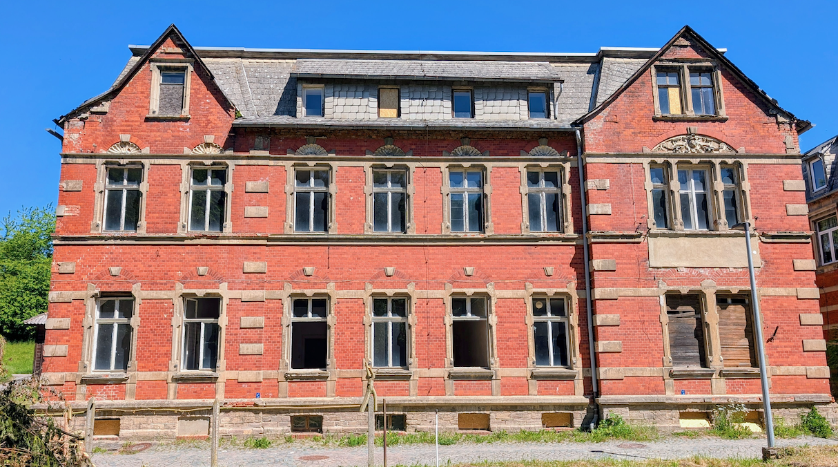 Südseite Frontal / South side front view