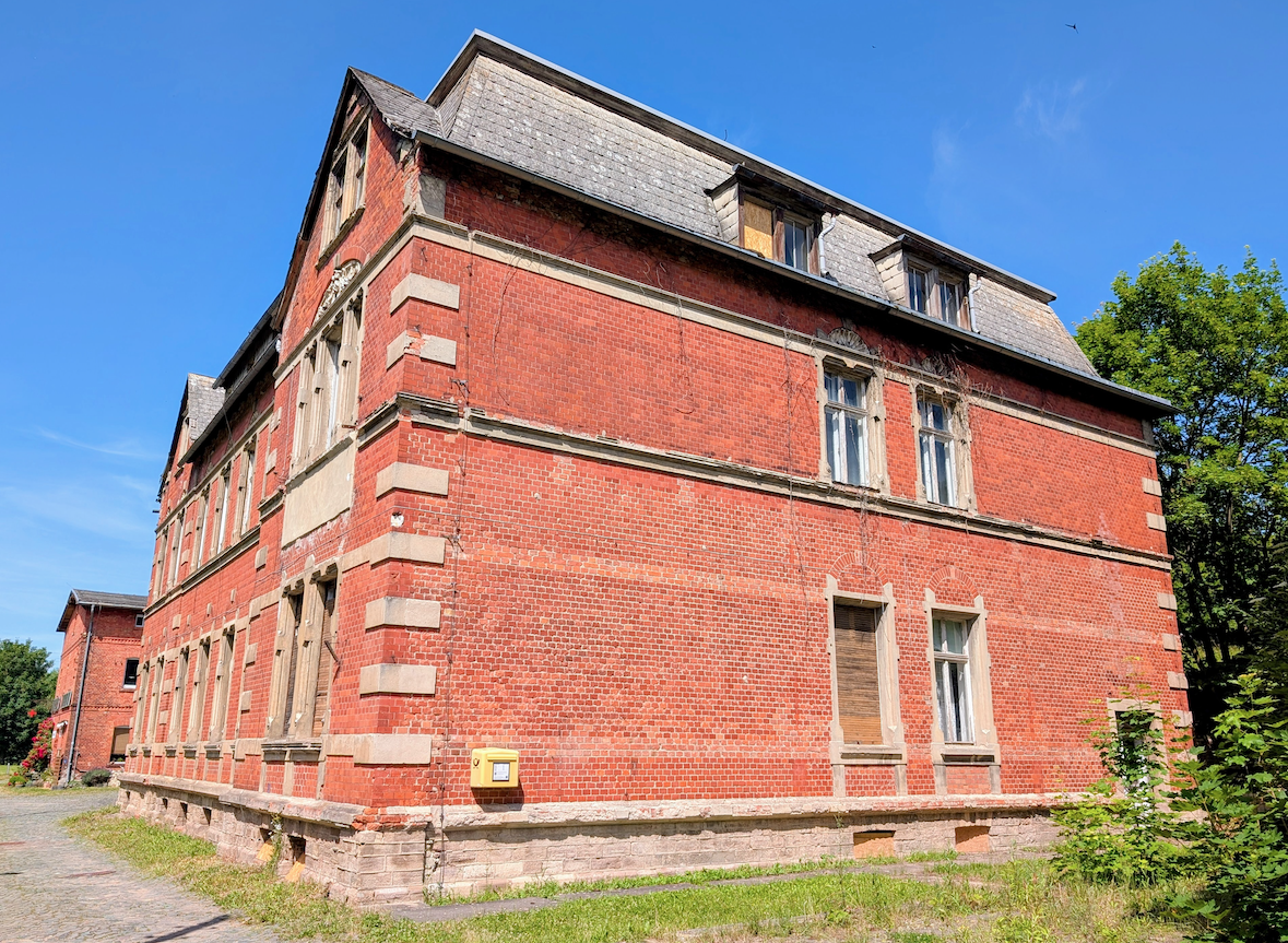 Westseite Gebäude heute / West side of the building today